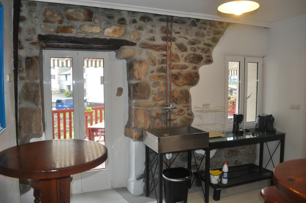 Bera  Hostal Auzoa מראה חיצוני תמונה