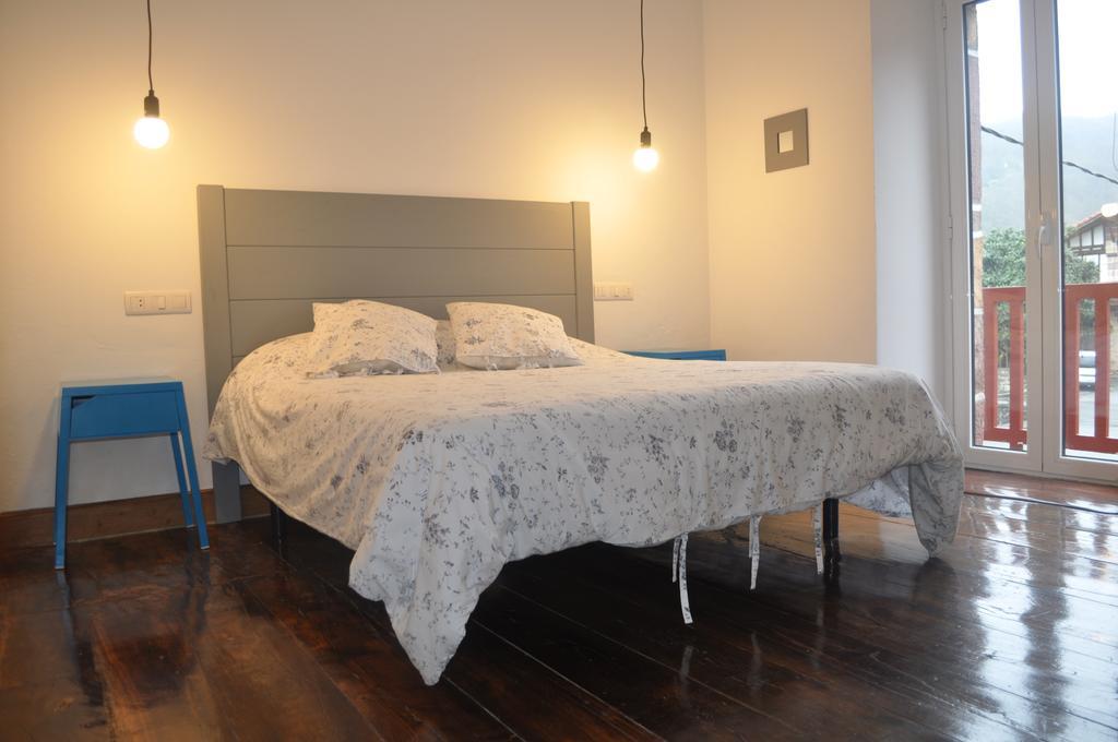 Bera  Hostal Auzoa מראה חיצוני תמונה