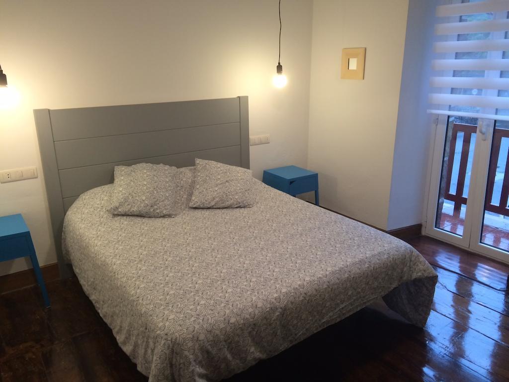Bera  Hostal Auzoa מראה חיצוני תמונה
