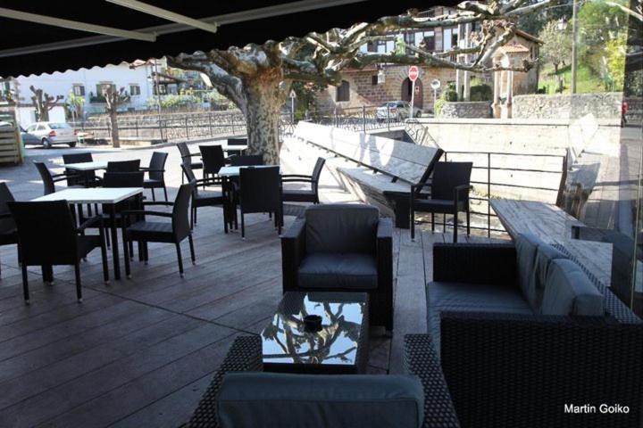 Bera  Hostal Auzoa מראה חיצוני תמונה
