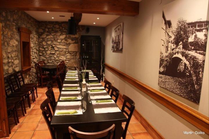 Bera  Hostal Auzoa מראה חיצוני תמונה