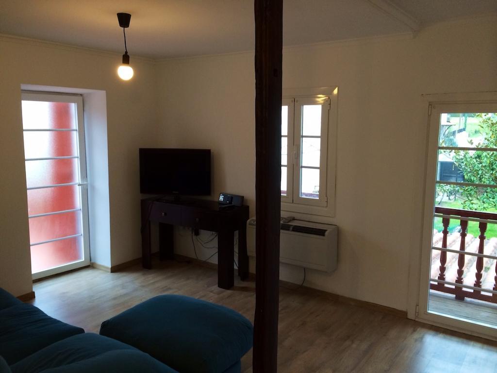 Bera  Hostal Auzoa מראה חיצוני תמונה