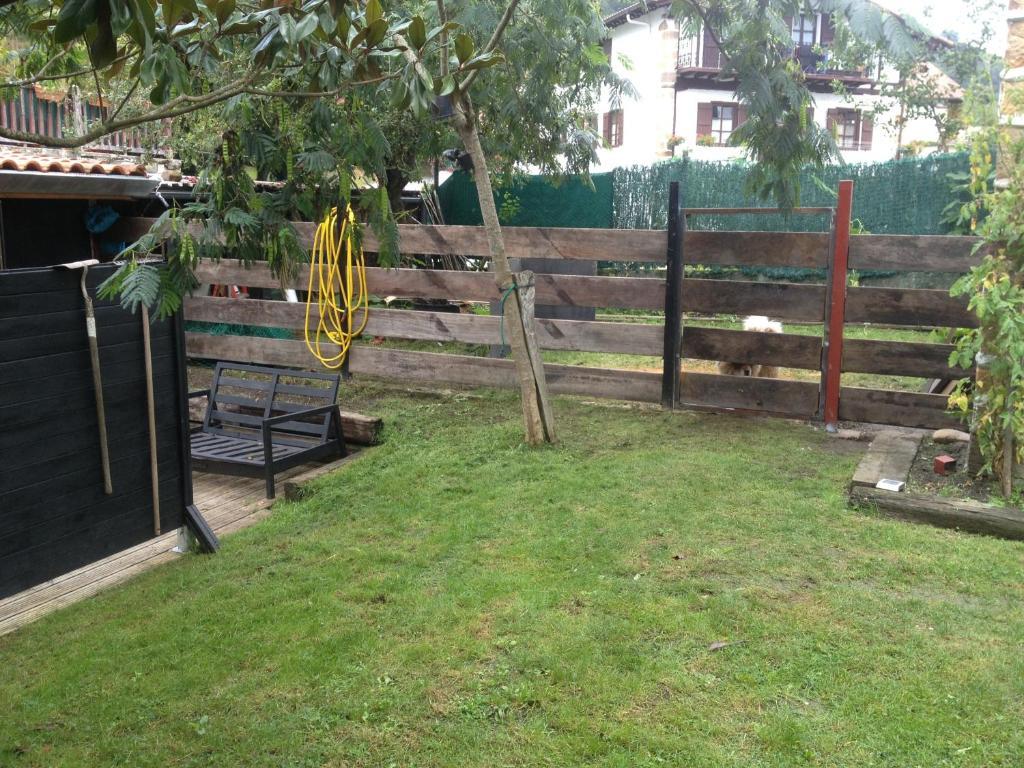Bera  Hostal Auzoa מראה חיצוני תמונה